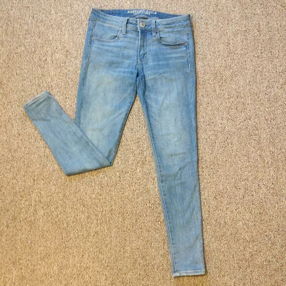 American Eagle - Light Washed Jeans